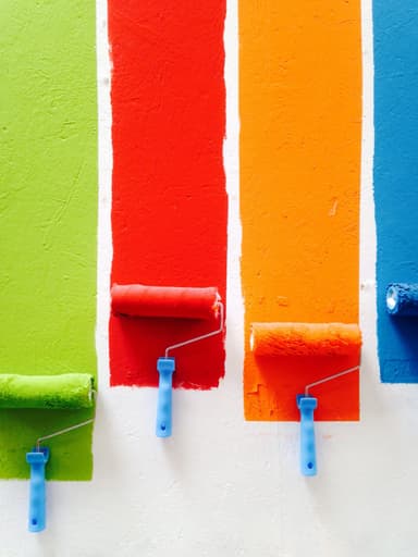 Rodillos pintando diferentes colores